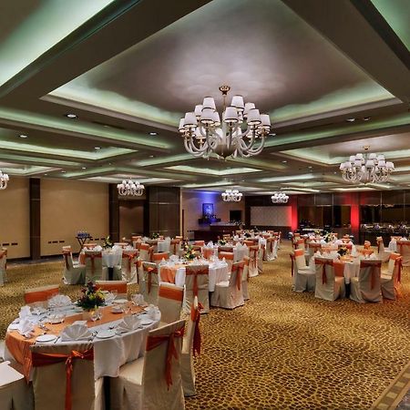 Royalton Hyderabad Abids Hotel Екстериор снимка