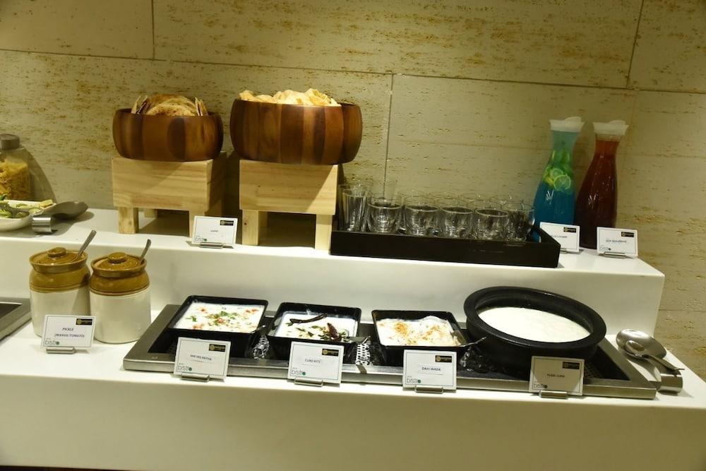Royalton Hyderabad Abids Hotel Екстериор снимка