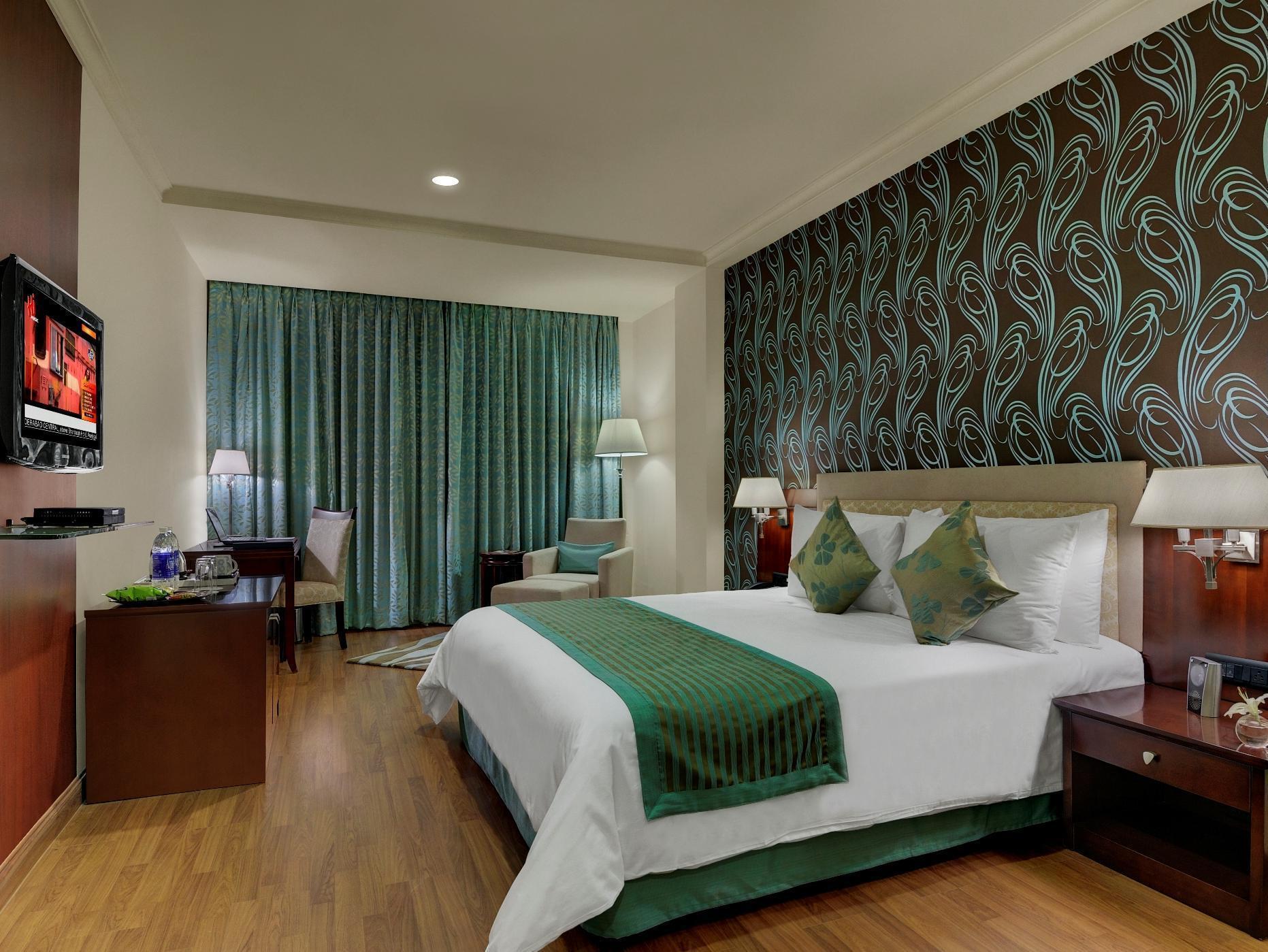 Royalton Hyderabad Abids Hotel Екстериор снимка