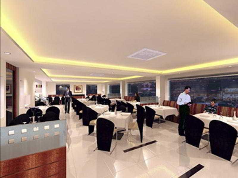 Royalton Hyderabad Abids Hotel Ресторант снимка