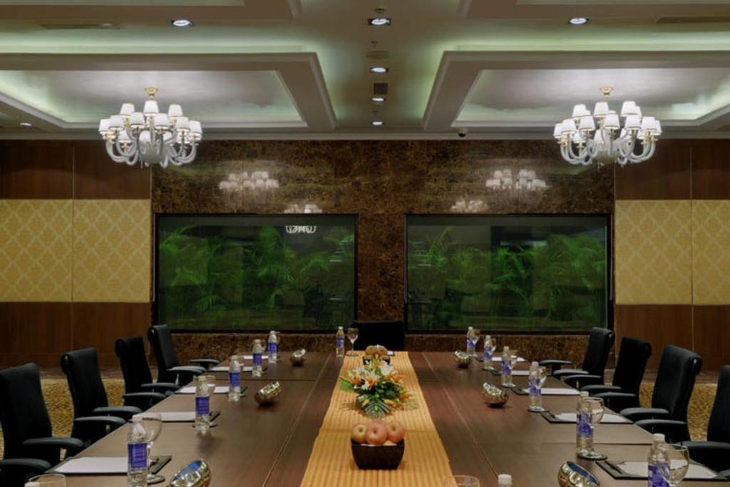 Royalton Hyderabad Abids Hotel Екстериор снимка