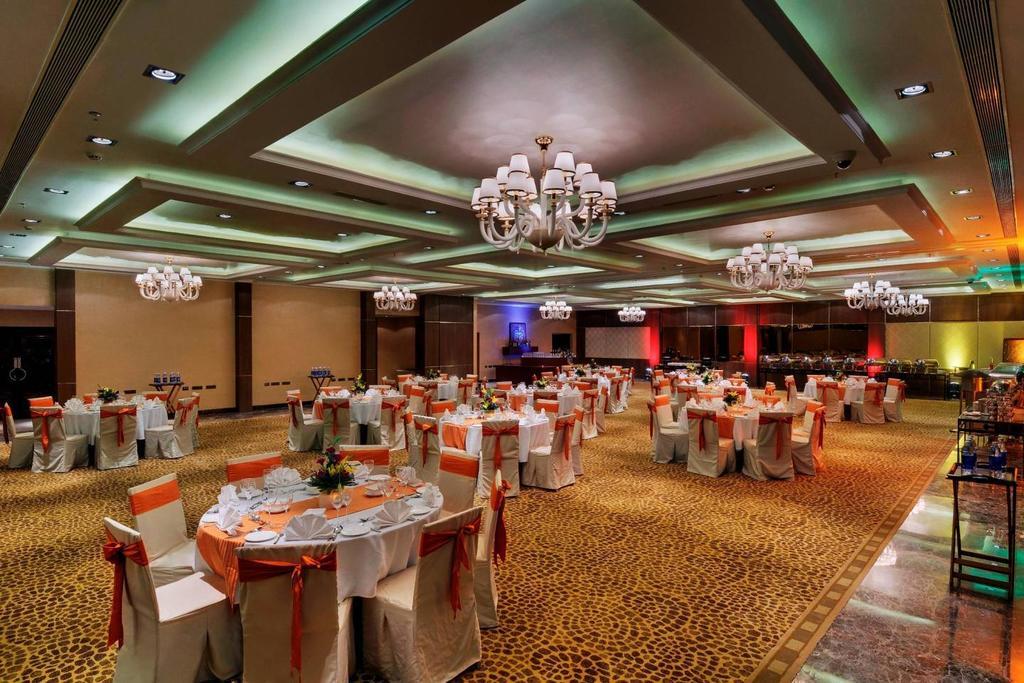 Royalton Hyderabad Abids Hotel Екстериор снимка