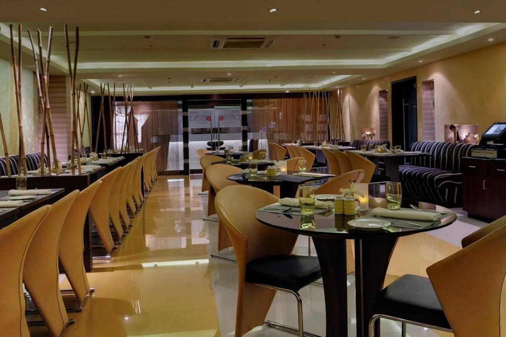 Royalton Hyderabad Abids Hotel Екстериор снимка