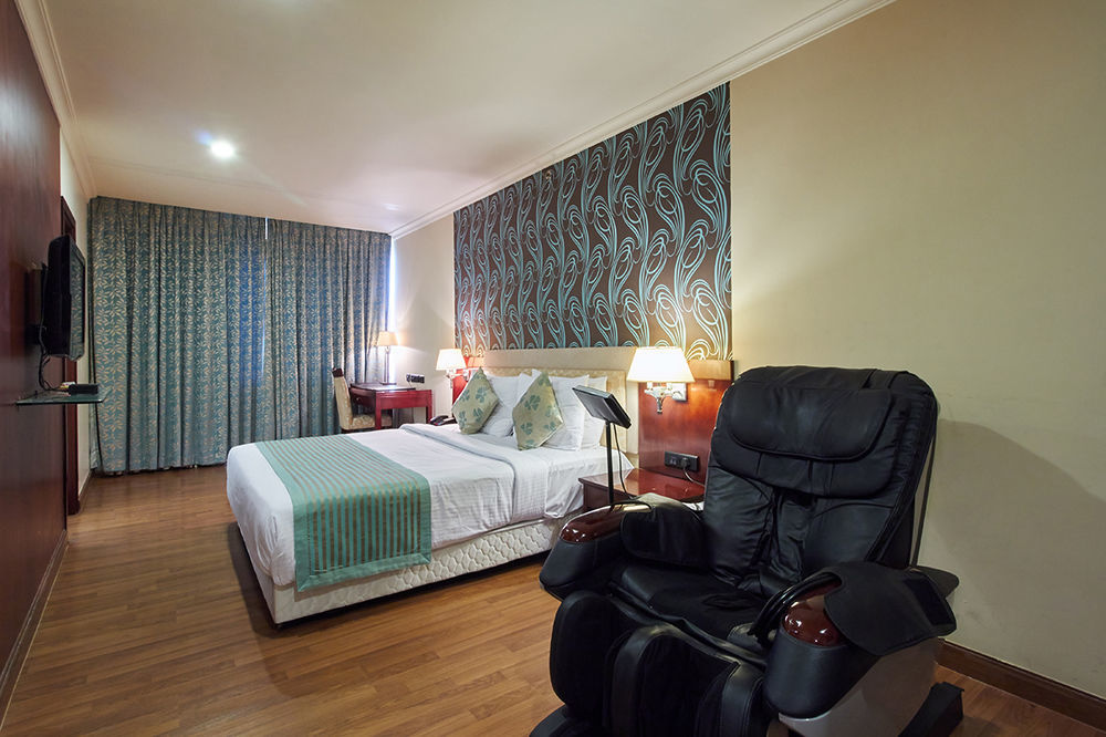 Royalton Hyderabad Abids Hotel Екстериор снимка