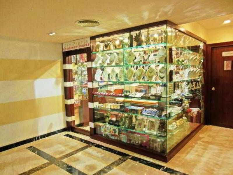 Royalton Hyderabad Abids Hotel Екстериор снимка