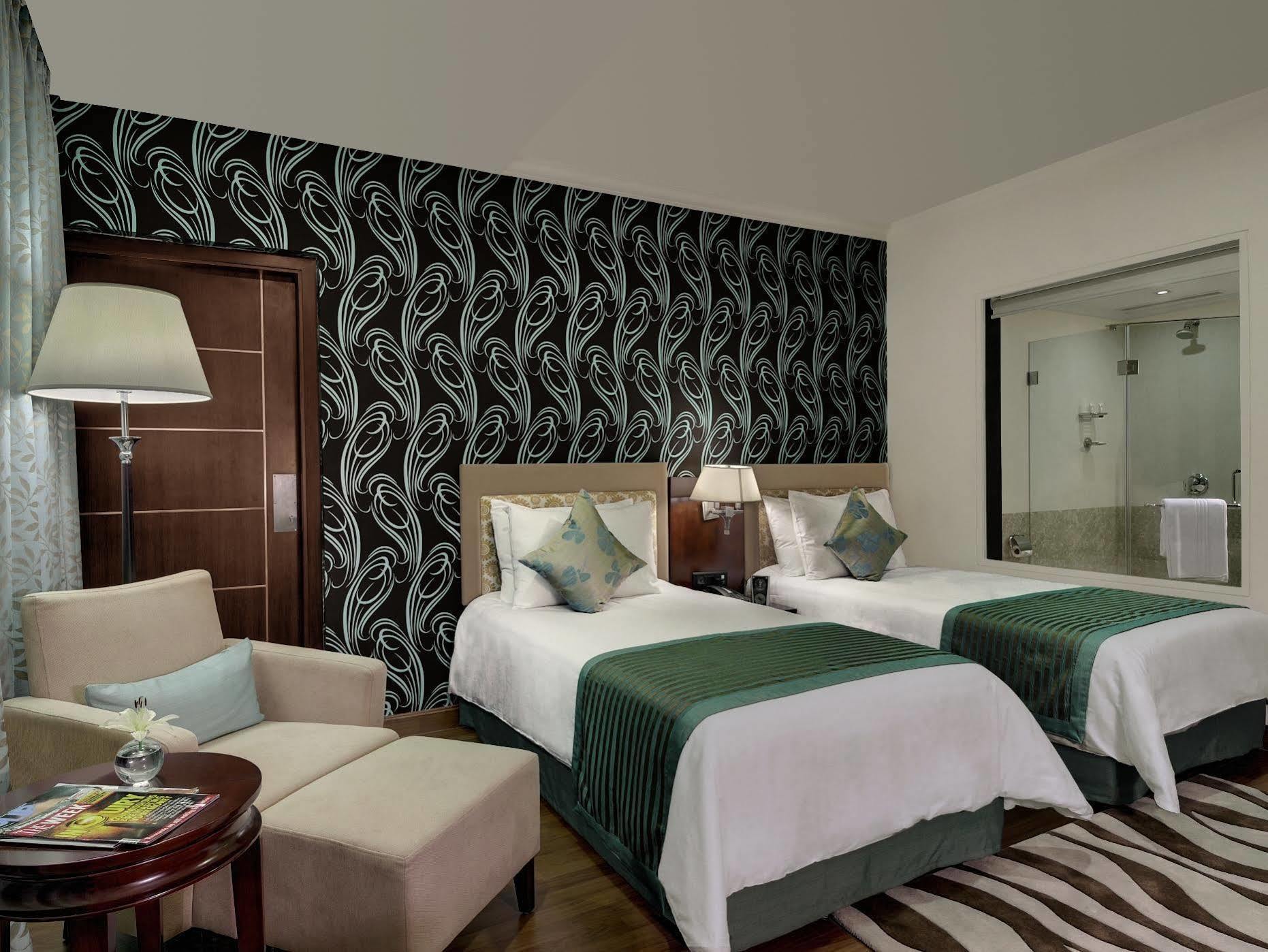 Royalton Hyderabad Abids Hotel Екстериор снимка
