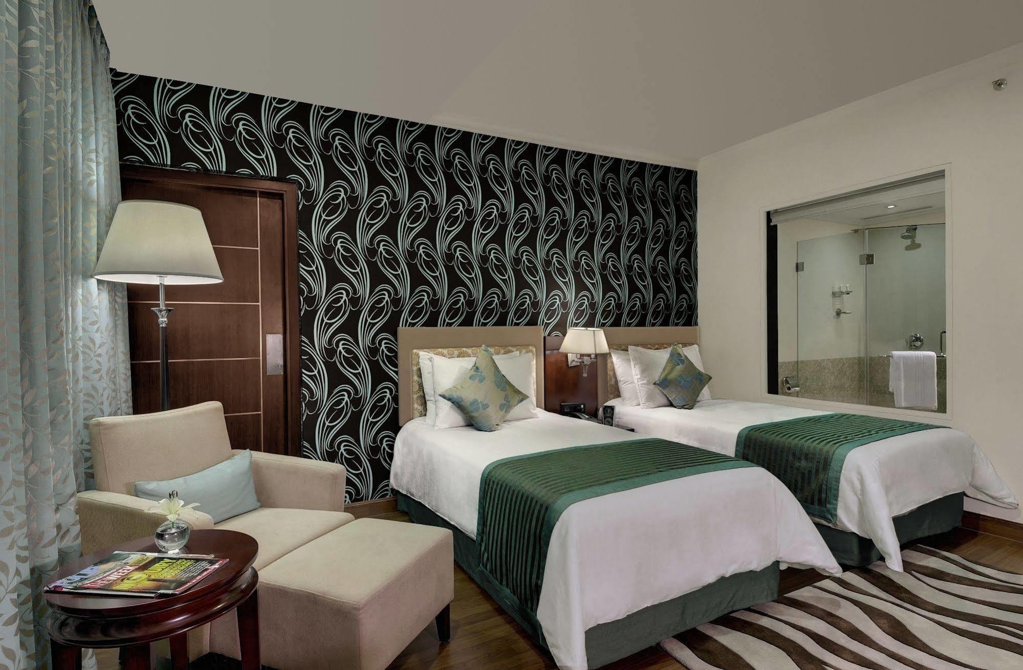 Royalton Hyderabad Abids Hotel Екстериор снимка