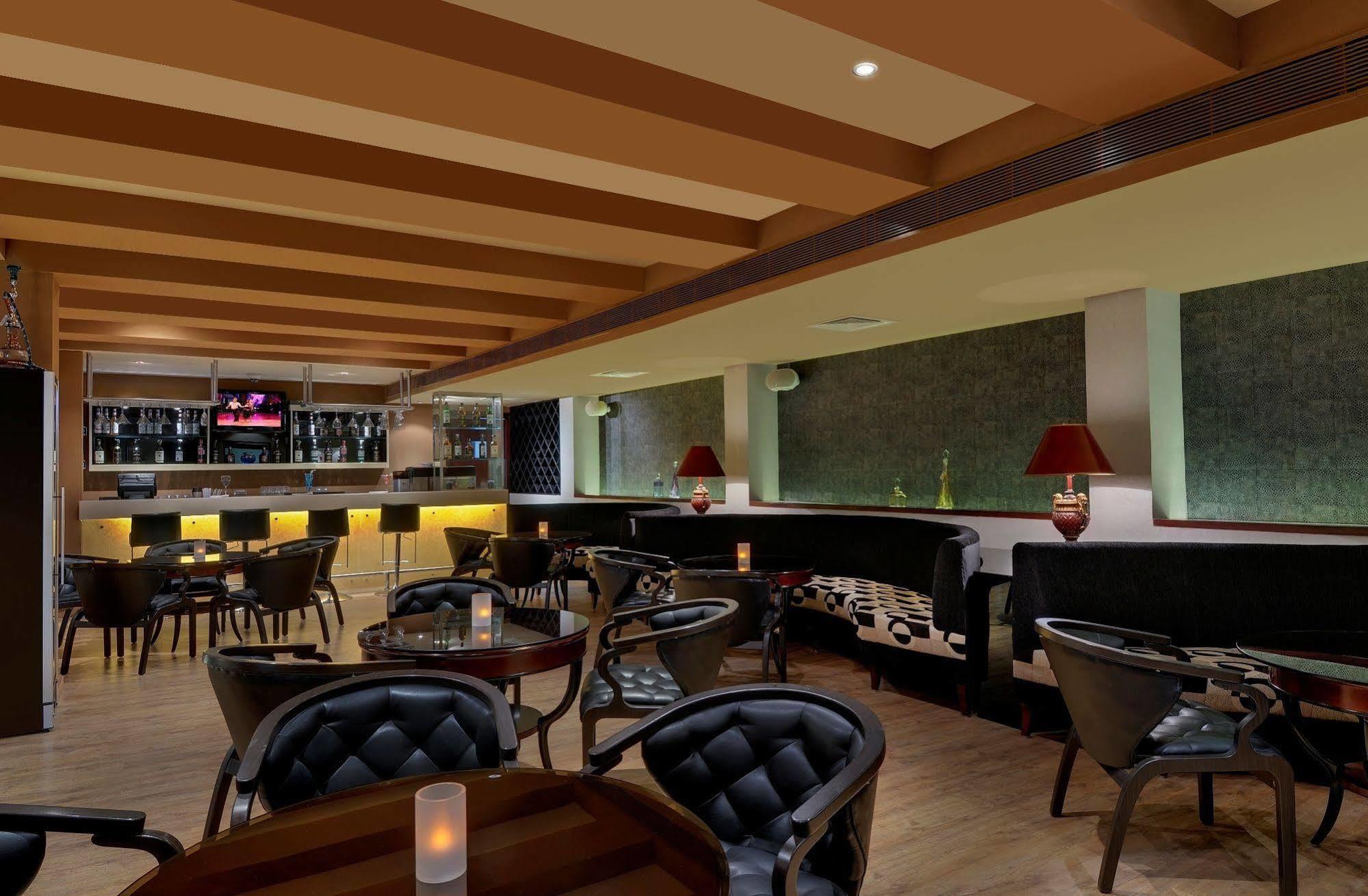 Royalton Hyderabad Abids Hotel Екстериор снимка