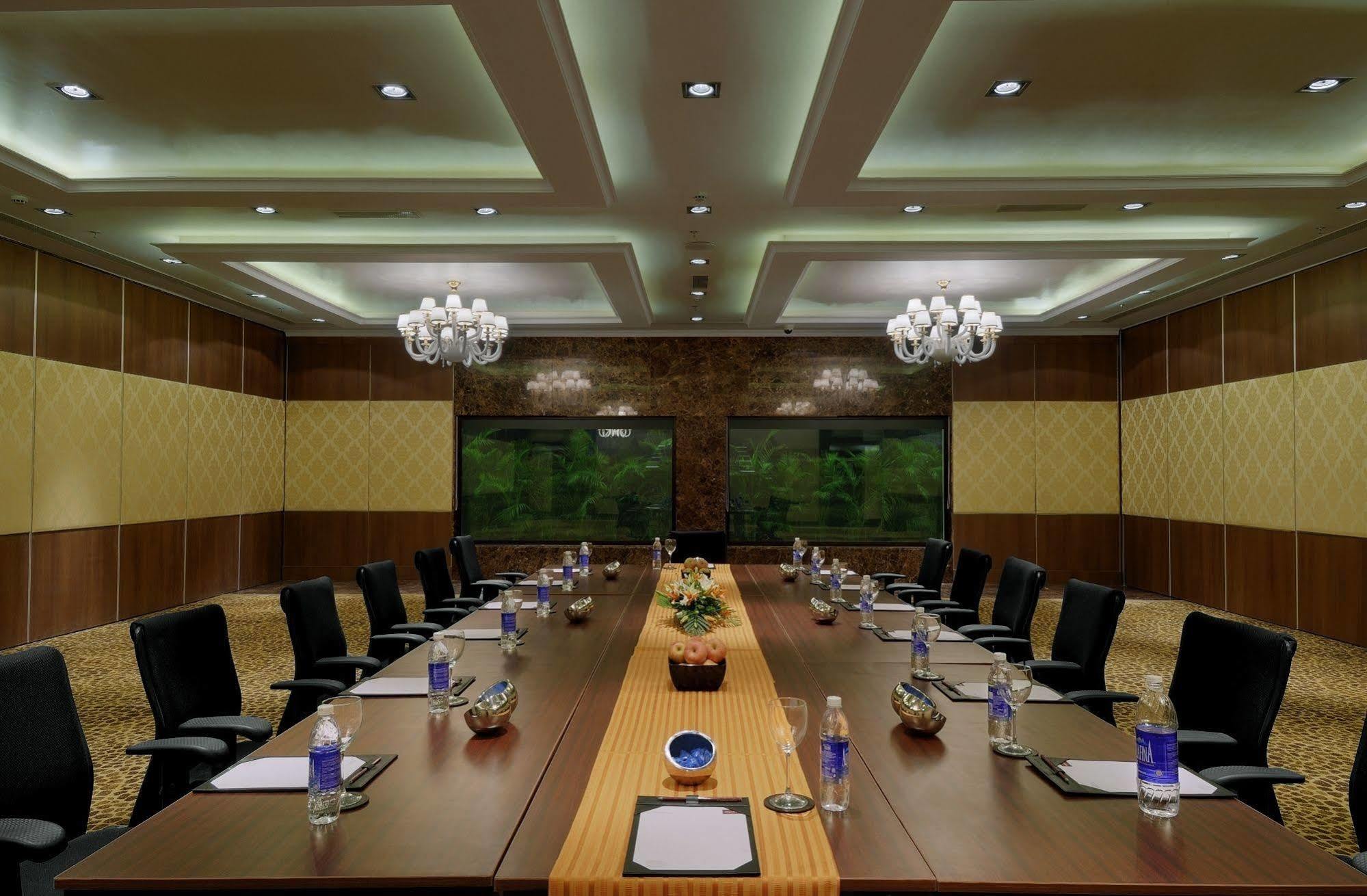 Royalton Hyderabad Abids Hotel Екстериор снимка