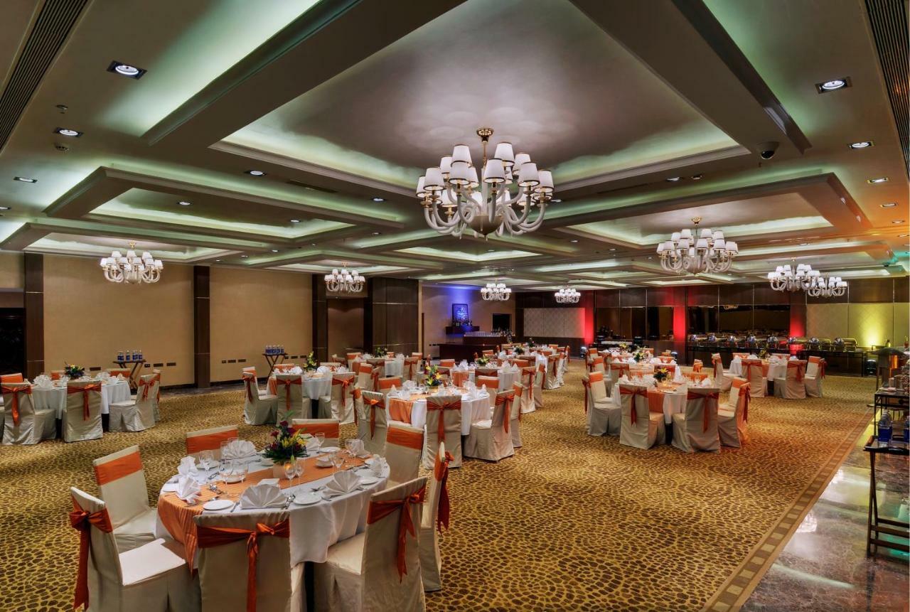 Royalton Hyderabad Abids Hotel Екстериор снимка