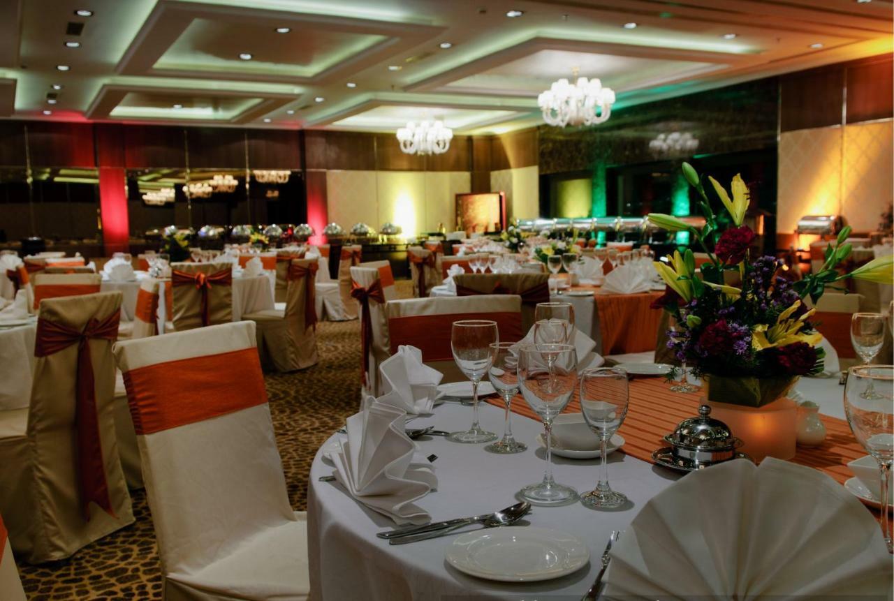 Royalton Hyderabad Abids Hotel Екстериор снимка