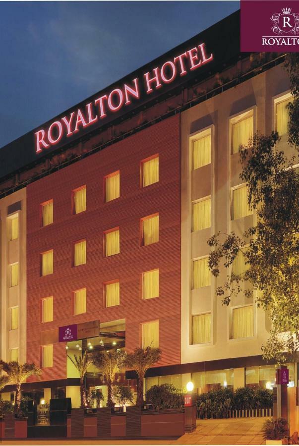 Royalton Hyderabad Abids Hotel Екстериор снимка