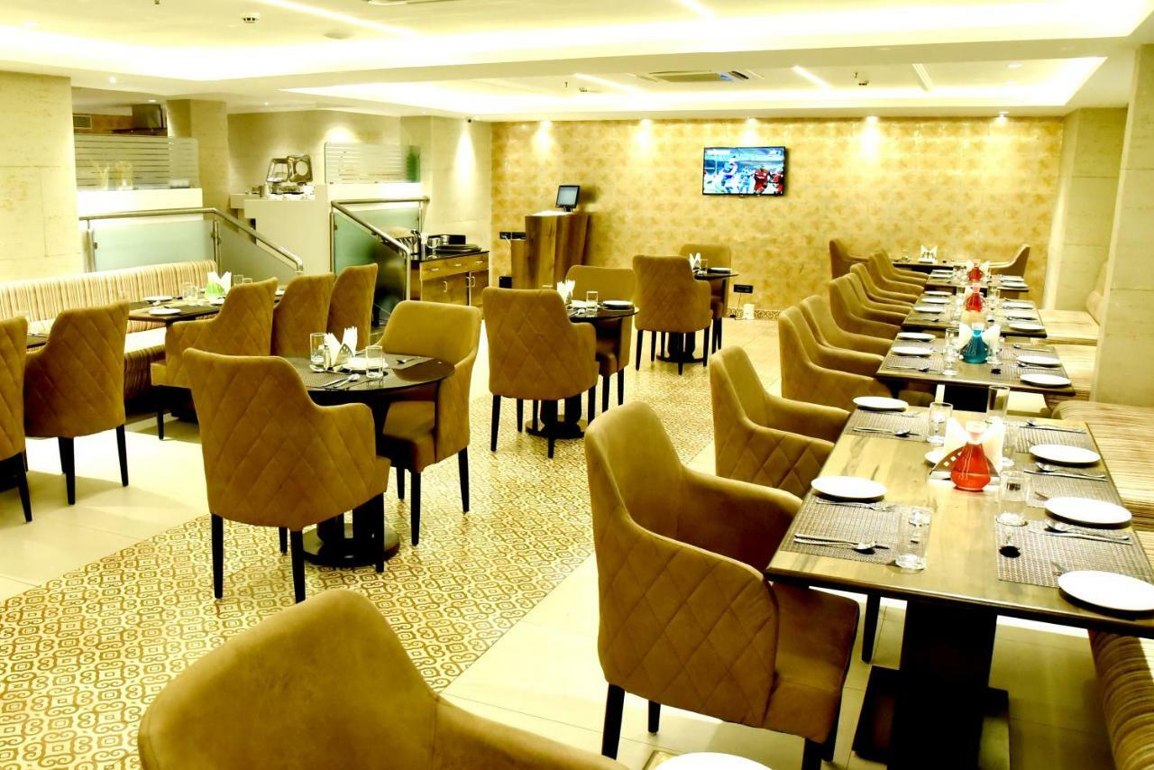 Royalton Hyderabad Abids Hotel Екстериор снимка