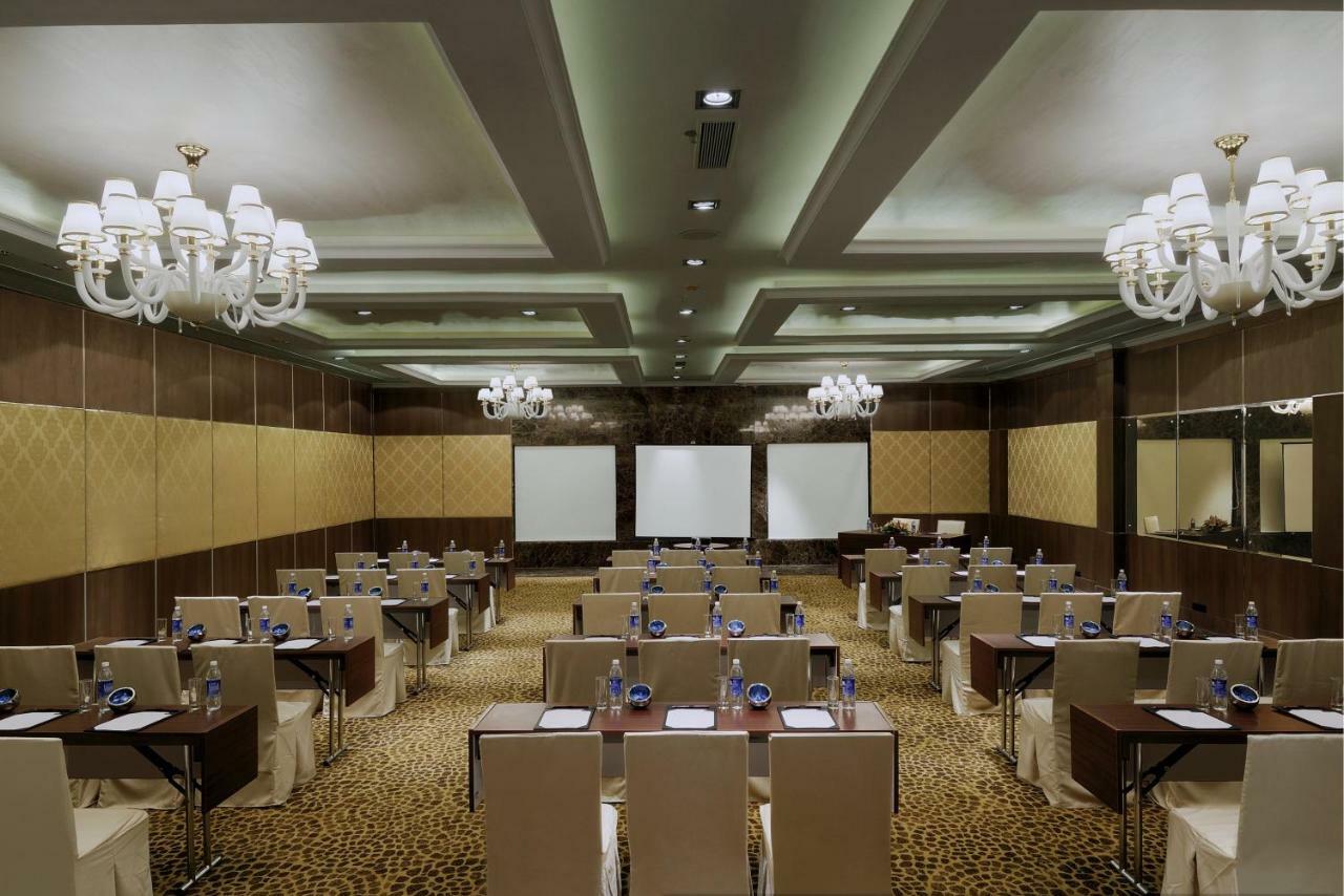 Royalton Hyderabad Abids Hotel Екстериор снимка